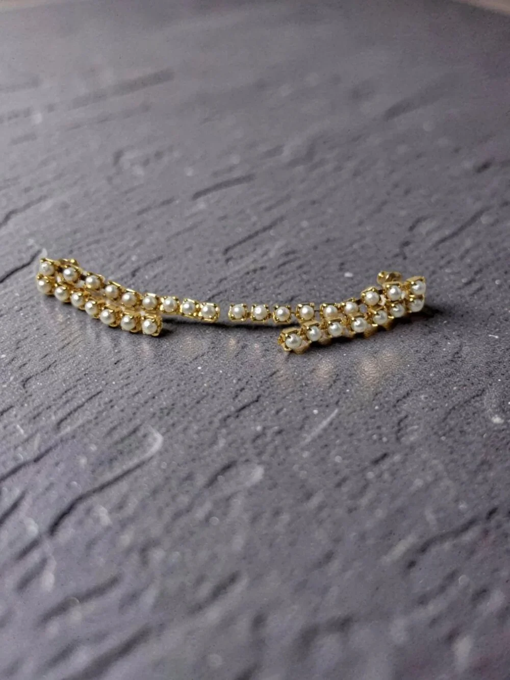 vintage gold tone faux pearl lined drop/dangle earrings